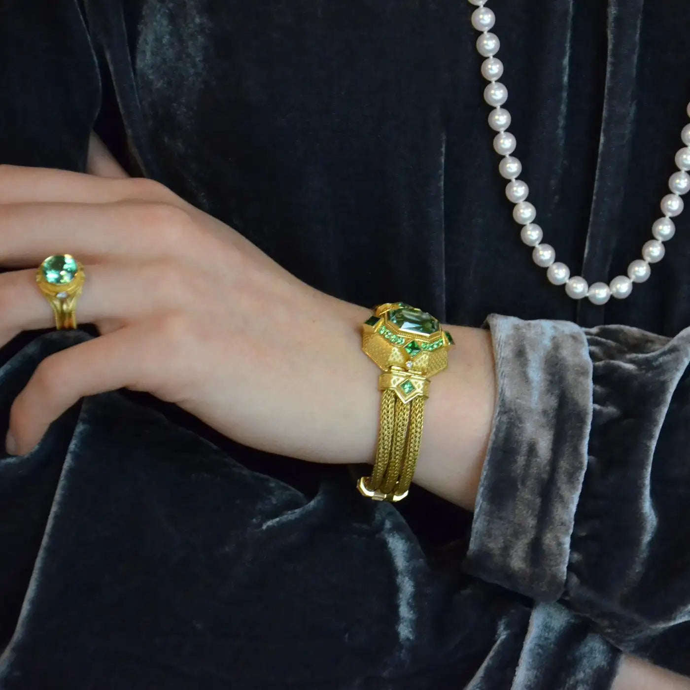 Kent Raible 18 Karat Gold Seafoam Tourmaline Chain Bracelet with Granulation