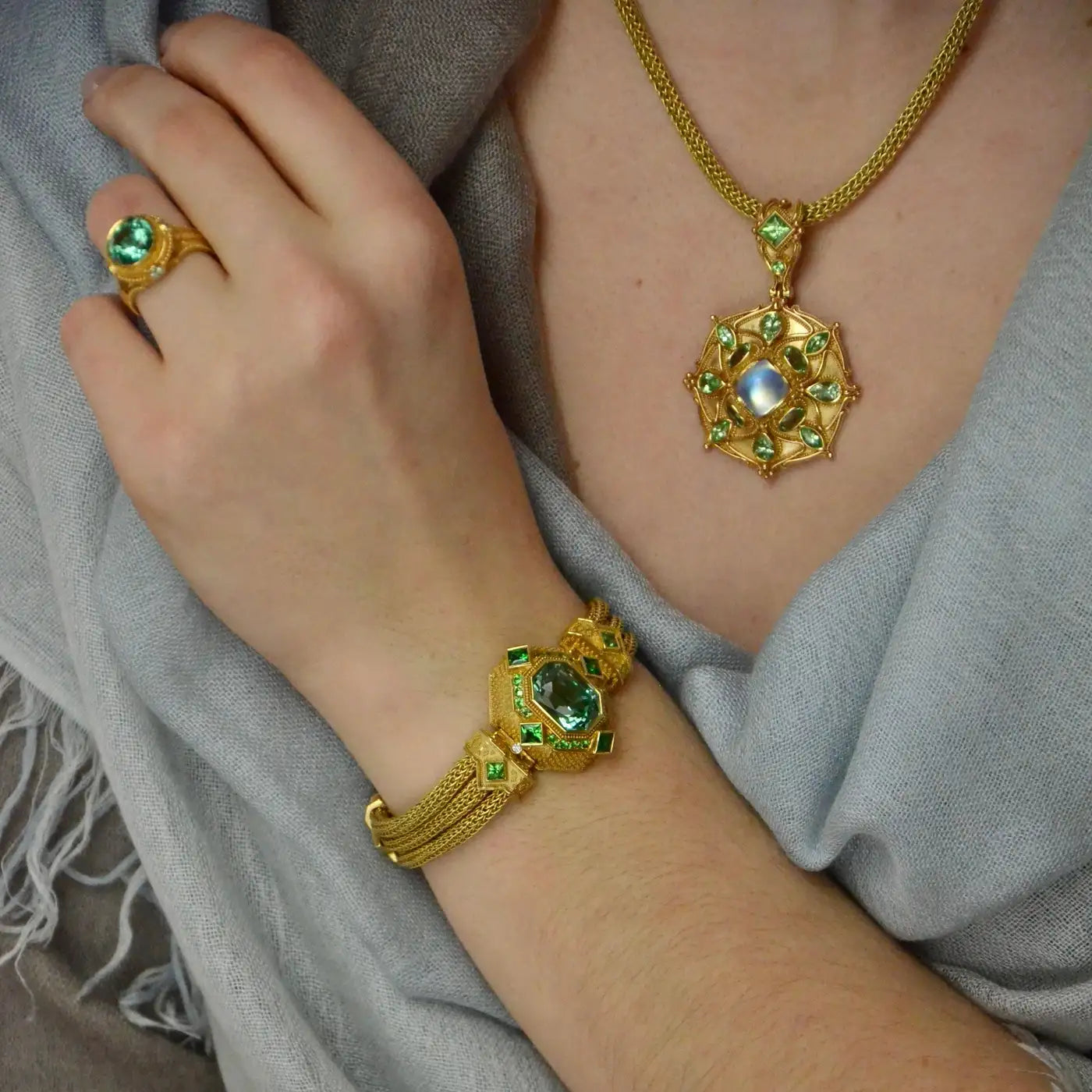 Kent Raible 18 Karat Gold Seafoam Tourmaline Chain Bracelet with Granulation