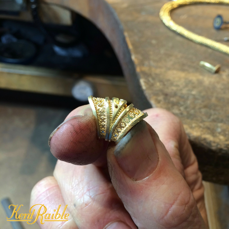 Clasp element ready for stones
